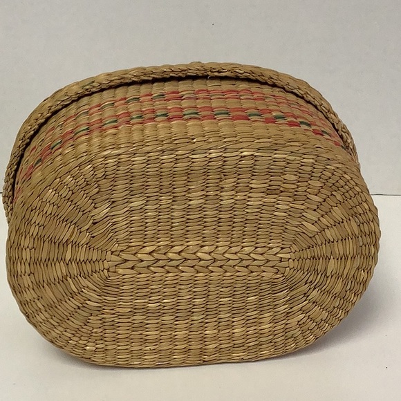 Handwoven Vintage Oval Sweet grass lidded basket rattan - Picture 3 of 5